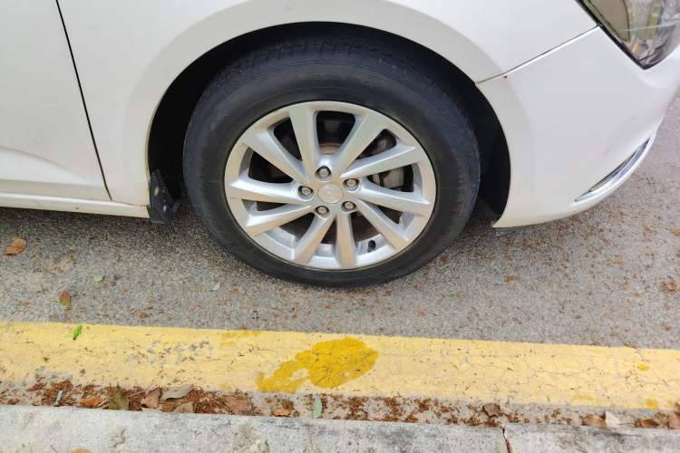 Used Buick Verano 2015 Sedan 15S Manual Leading Model Right Front Wheel Hub