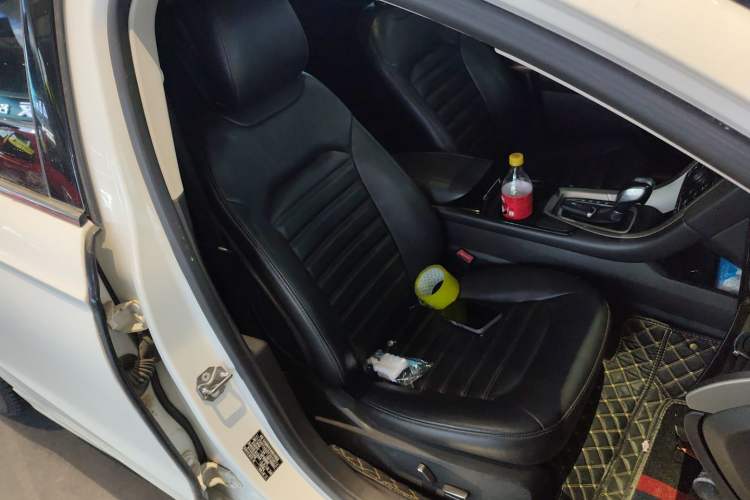 Used Ford Mondeo 2013 2.0L GTDi 200 Fashion Edition Right Front Seat