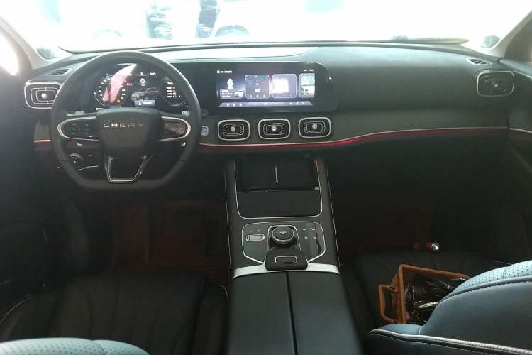 Used Chery Tiggo 9 2023 2.0T Dual-Clutch Two-Wheel Drive Luxury Edition 5 Seats Center Console