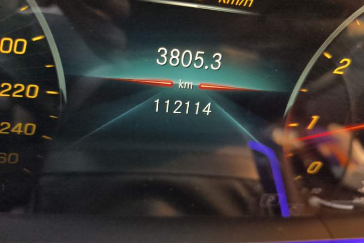 Used Mercedes-Benz GLE 2020 Facelifted GLE 350 4MATIC Luxury Edition Odometer Close Up