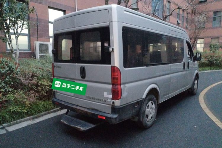 Used Dongfeng Yufeng 2015 2.5T Lingyun Edition Yulibao High-End Long Wheelbase Mid-Roof ZD25 Rear Right 45 Deg