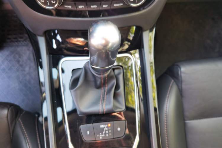 Used Peugeot 508 2015 1.8THP Automatic Flagship Edition Gear Lever