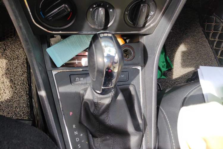 Used Volkswagen Lavida 2015 230TSI DSG Comfort Edition Gear Lever