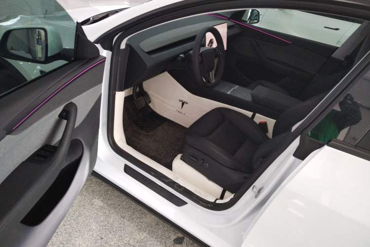 Used Tesla Model Y 2025 Rear-Wheel-Drive Version