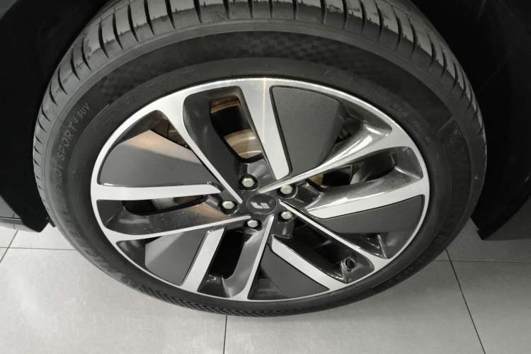 Used Li Auto L9 2024 Ultra Model Left Front Wheel Hub