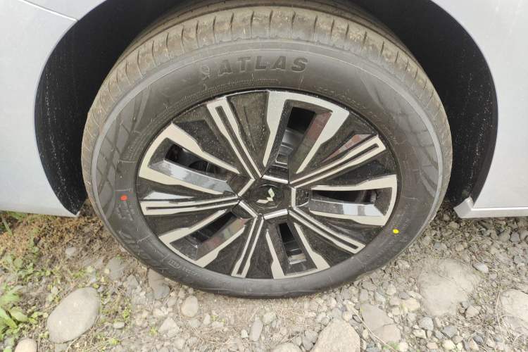 Used Wuling Wuling Starlight 730 2025 Model Plug-in Hybrid 125km Luxury Edition