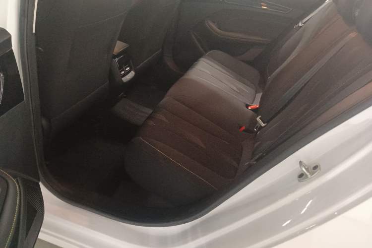 Used Roewe i5 2021 1.5L CVT Platinum Edition Left Rear Seat