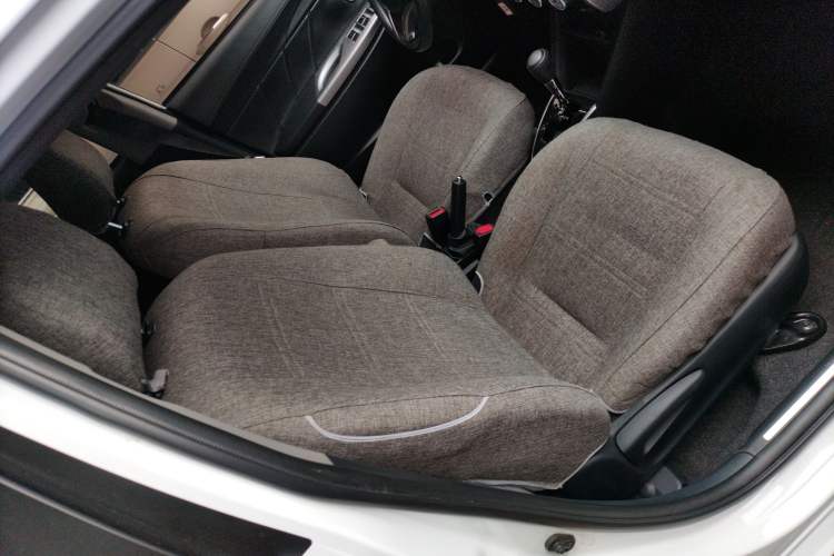 Used Toyota YARiS L Zhi Xuan 2017 1.5G CVT JingSu Model with Upgraded Sunroof
