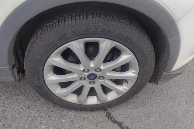 Used Ford Kuga 2015 1.5L GTDi Two-Wheel Drive Fashion Edition Right Front Wheel Hub