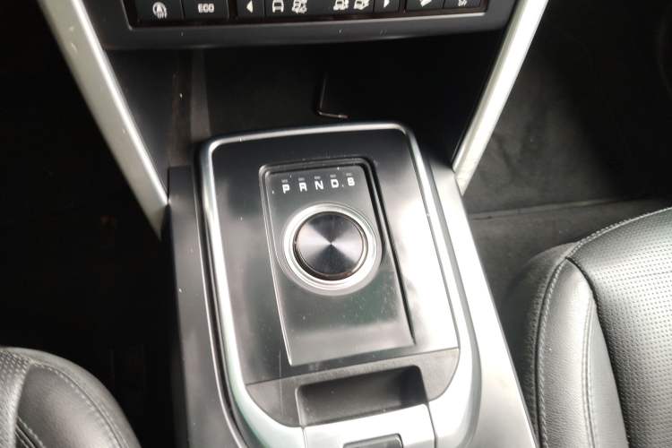 Used Land Rover Discovery Sport 2018 240 PS HSE Version Gear Lever
