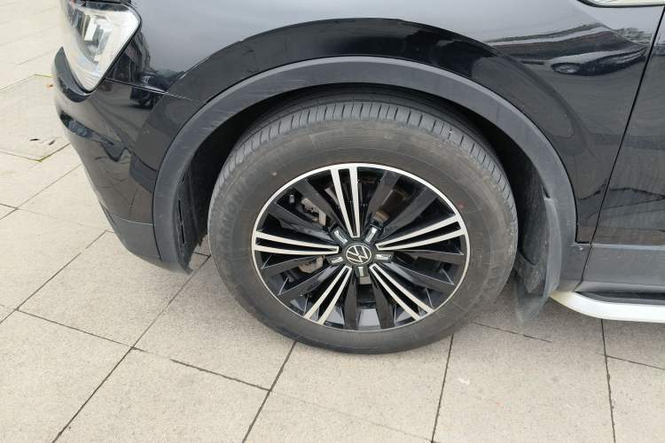 Used Volkswagen Tiguan L 2021 330TSI Automatic Two-Wheel Drive Smart Edition Left Front Wheel Hub