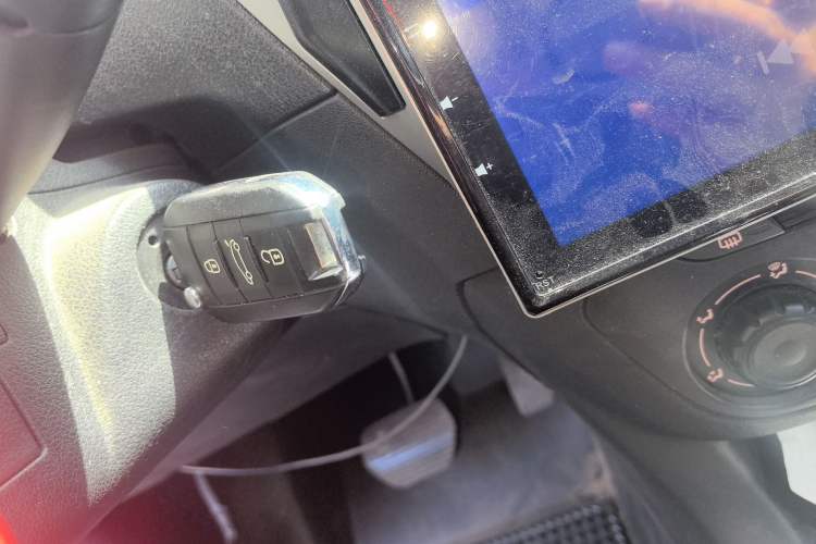 Used Citroen Elysee 2015 Qishang Edition 1.6L Automatic Fashion Model