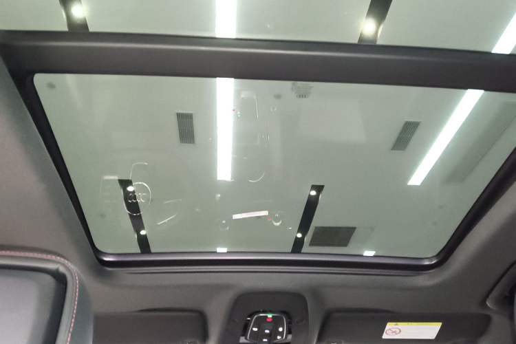 Used Audi A4L 2025 2 Million Units Enjoyment Version 40 TFSI Luxury Dynamic Edition Headliner