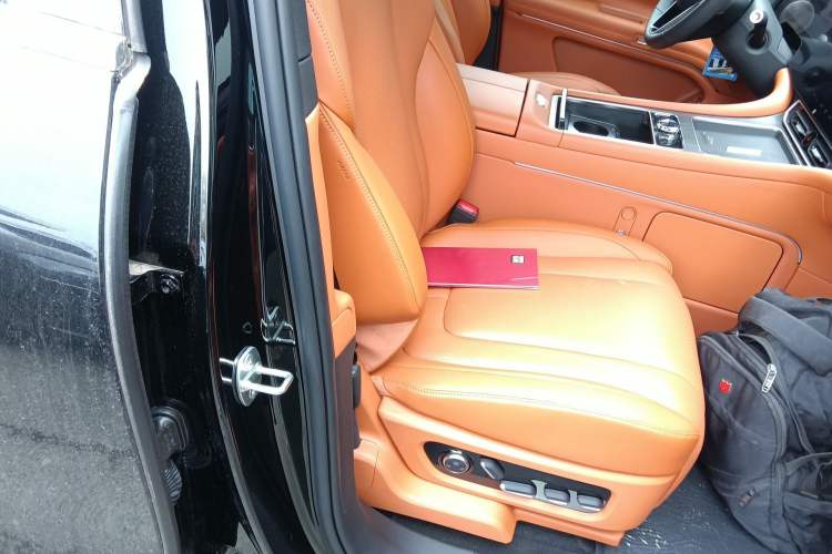 Used Hima AITO M9 2025 Extended-Range Ultra Version 52 kWh 6-Seater Right Front Seat