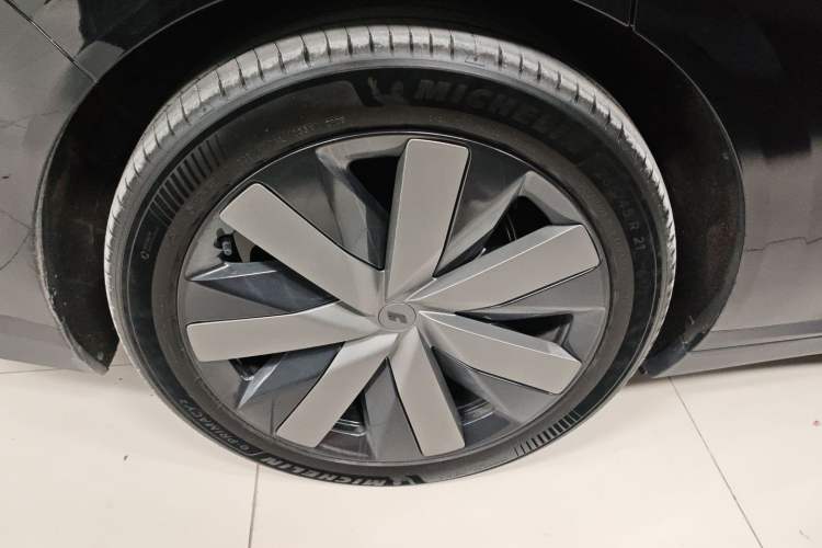 Used Li Auto i8 2025 Model Standard Version Right Rear Wheel Hub