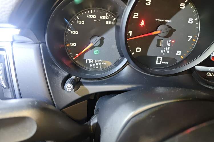 Used Porsche Macan 2017 Macan 2.0T Odometer Close Up