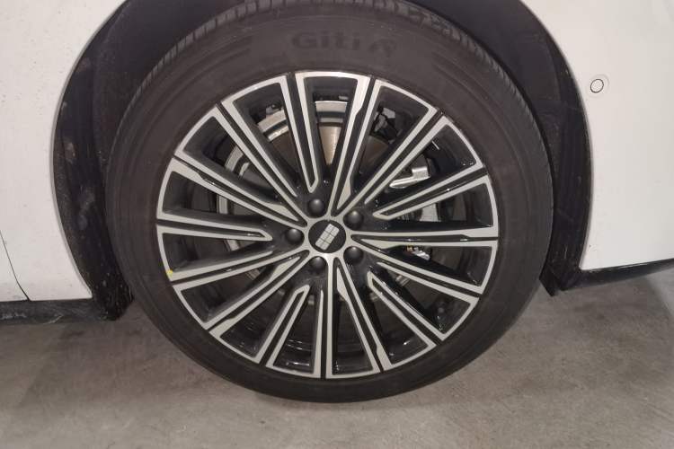 Used Geely Galaxy Galaxy 8 2025 130km EM-i Flagship Edition
