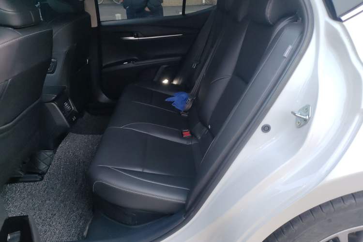 Used Toyota Camry 2024 Dual-Motor 2.0 HGVP Luxury Edition