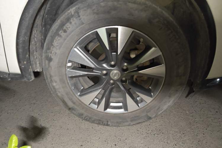 Used Nissan Murano 2021 2.5L XL Two-Wheel Drive Smart Connect Luxury Edition Right Front Wheel Hub