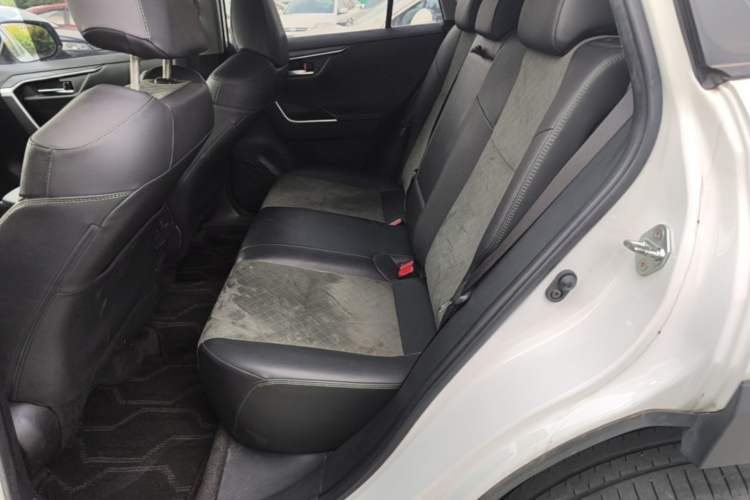 Ojetý Toyota RAV4 2022 2.0L CVT 4x4 Style Plus Edition