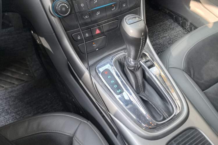 Used Chevrolet Malibu 2012 2.0L Automatic Luxury Edition Gear Lever