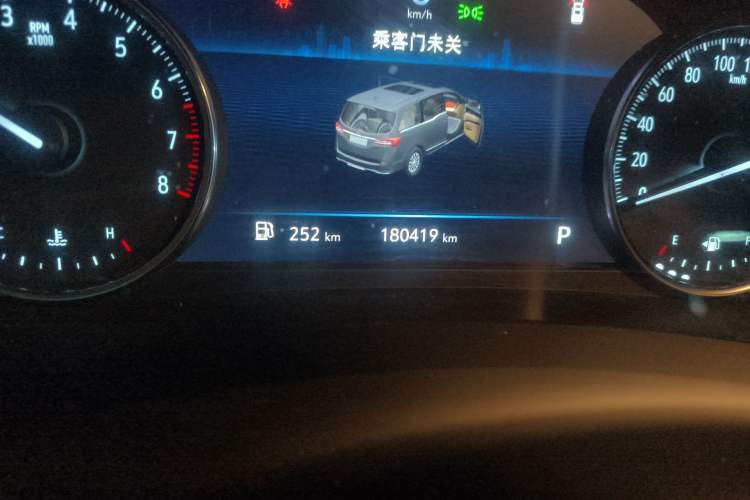 Used Buick GL8 2020 Land Business Class 652T Luxury Model Odometer Close Up