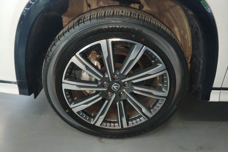 Used CHANGAN CS75 PLUS 2024 3rd Generation Champion Edition 2.0T Intelligent Drive Performance Model Left Front Wheel Hub