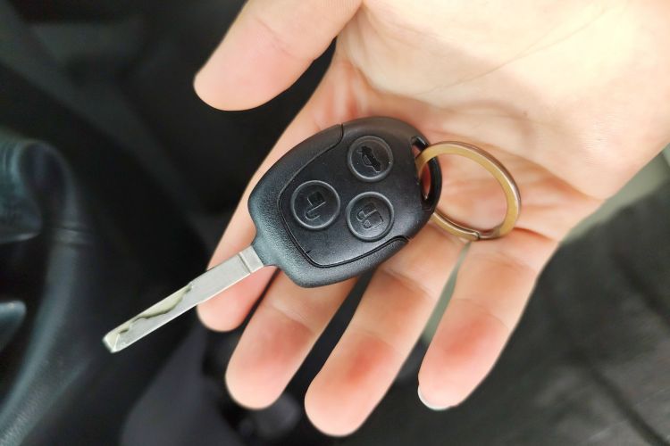 Used Ford Transit 2019 2.0T Diesel Multi-Purpose Commercial Vehicle Mid-Drive Mid-Roof 6-Seater China VI Standard Vehicle Key