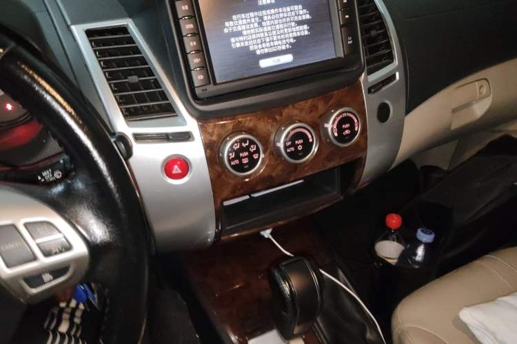 Used Mitsubishi Pajero Sport 2013 3.0L Automatic 4x4 Flagship Edition
