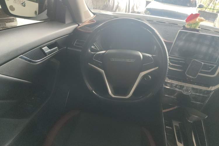 Used Venucia T60 2022 1.6L CVT Smart Drive Version Steering Wheel