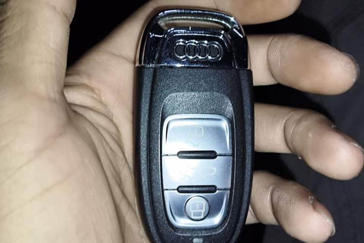 Used Audi Q5 2017 40 TFSI Comfort Model Vehicle Key