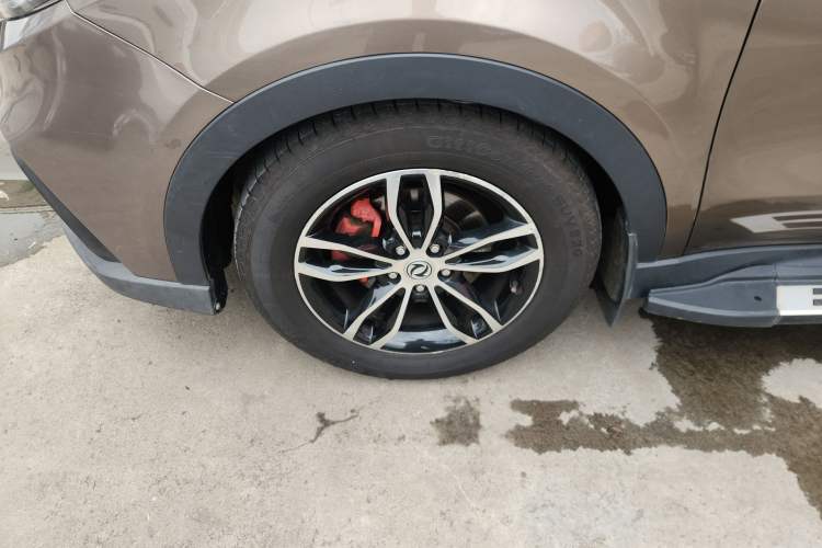 Used Dongfeng Fengon 580 2017 1.5T CVT Smart Style Model Left Front Wheel Hub