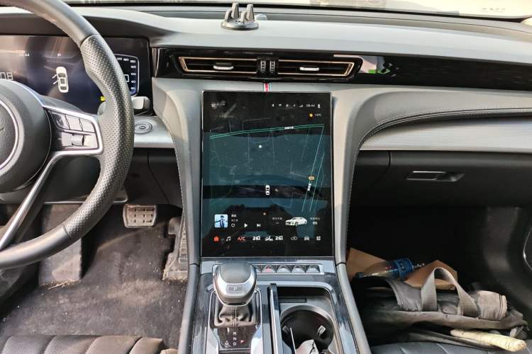 Used Hongqi H5 2024 1.5T DCT Smart Connect Flagship Edition Audio And AC Panel