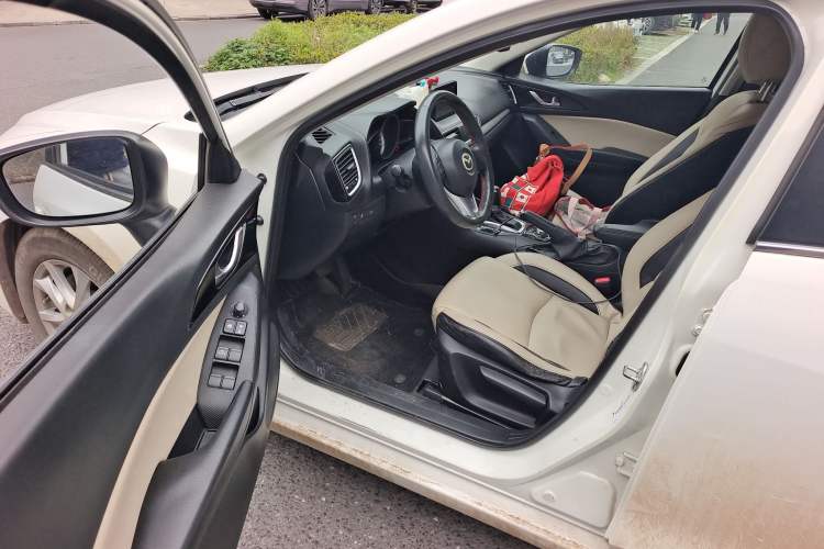 Used Mazda Mazda 3 Axela 2014 Sedan 1.5L Automatic Comfort Model