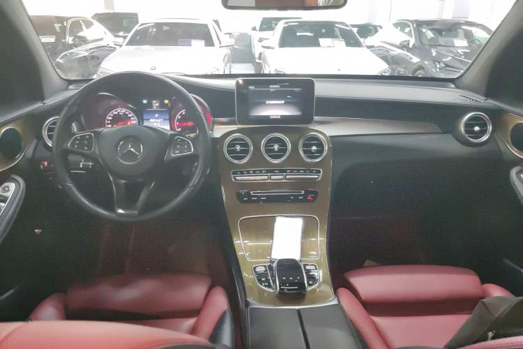 Used Mercedes-Benz GLC Coupe 2017 GLC 260 4MATIC Coupe SUV Center Console