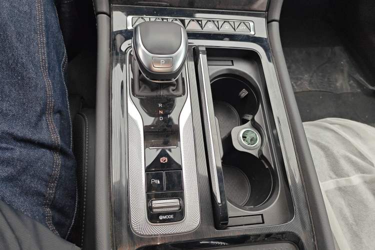 Used Hongqi H5 2023 1.5T HEV Smart Connect Flagship Edition
