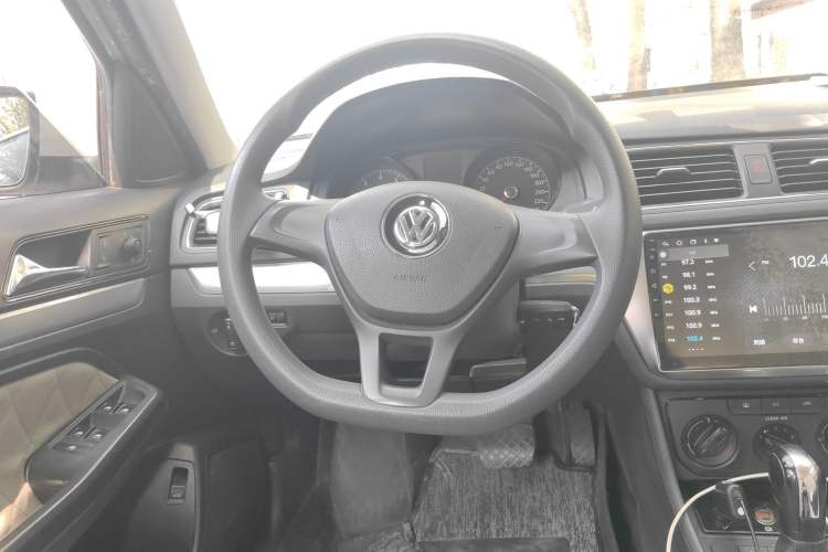 Used Volkswagen Lavida 2015 1.6L Automatic Fashion Edition Steering Wheel
