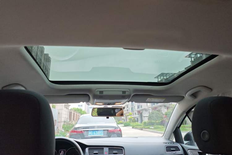 Used Volkswagen Golf 2017 1.6L Automatic Comfort Million-Vehicle Anniversary Edition
