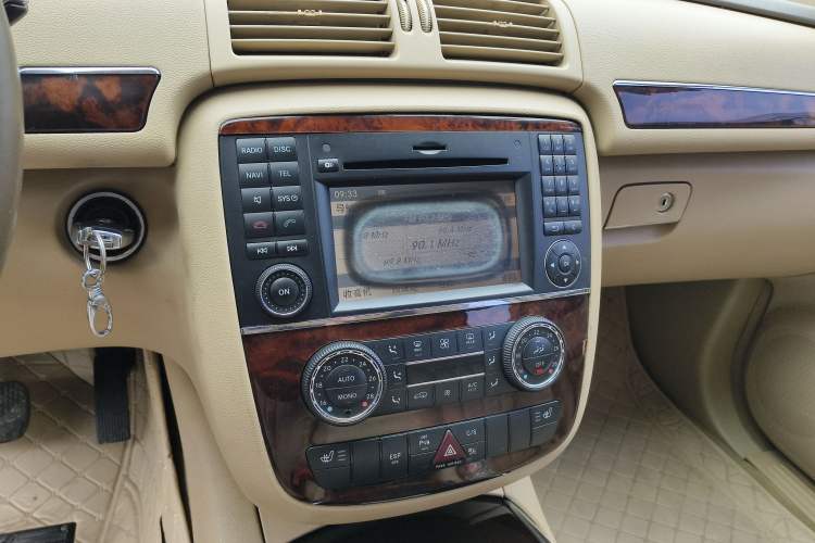 Used Mercedes-Benz R-Class 2009 R 300 L Luxury Model