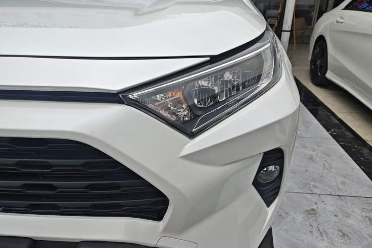 Used Toyota RAV4 2021 Dual-Engine 2.5L E-CVT Two-Wheel Drive Elite Edition
