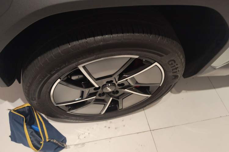 Used Formula Leopard Titanium 3 2025 501KM All-Wheel Drive Intelligent Driving Ultra Version
