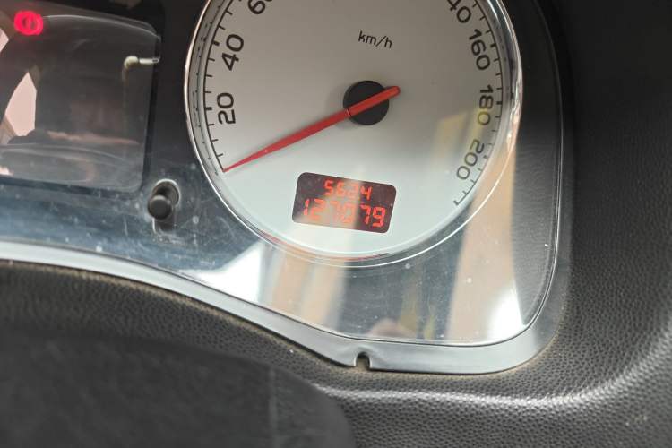 Used Peugeot 307 2012 1.6L Manual CROSS Odometer Close Up