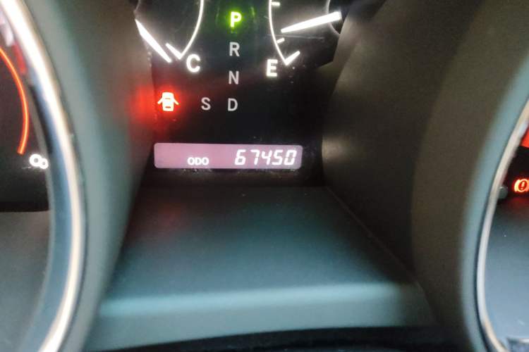 Used Toyota Highlander 2012 2.7L Two-Wheel Drive 7-Seater Elite Edition Odometer Close Up