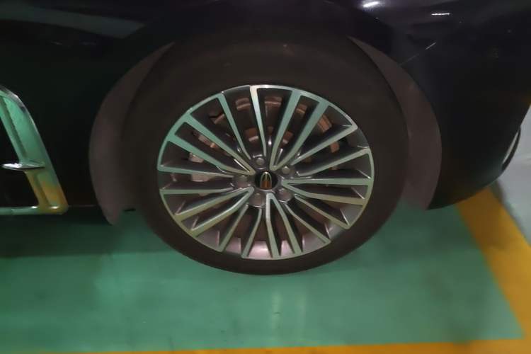 Used Hongqi H9 2020 2.0T Smart Connect Flagship Edition Right Front Wheel Hub