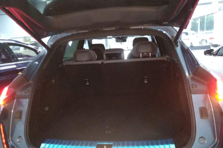 Used Lynk & Co 08 EM-P 2025 220 km All-Wheel-Drive Performance Halo