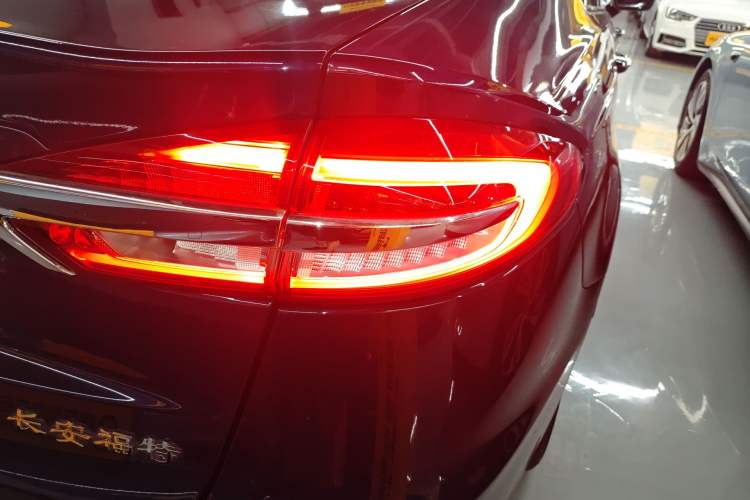 Used Ford Mondeo New Energy 2018 2.0 PHEV Smart-Controlled Fashion Edition China VI Standard Exterior 3