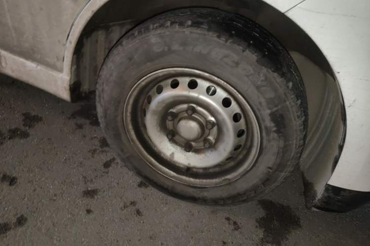 Used Wuling Yangguang 2024 300km Range Practical Window-Sealed Version 60kW Right Front Wheel Hub