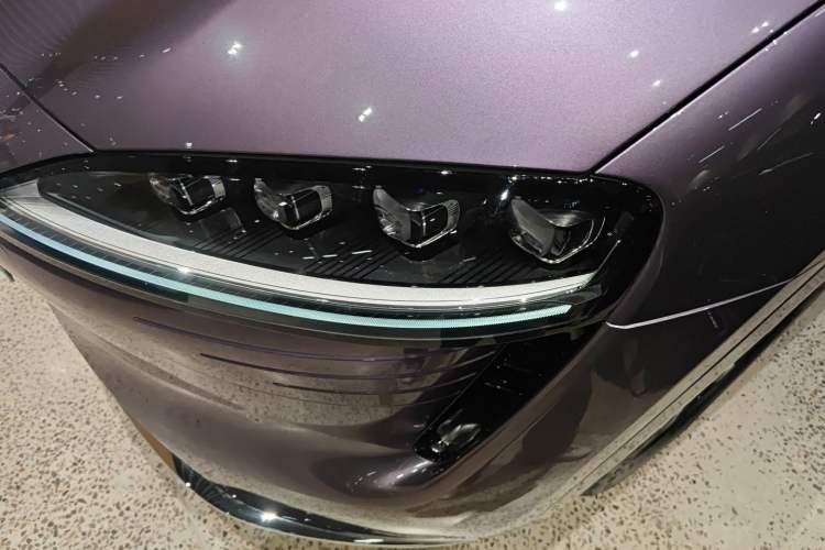 Used Hima Luxeed R7 2024 All-Electric 736 km Ultra Left Front Headlight