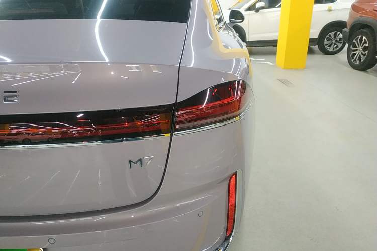 Used Roewe M7 DMH 2025 Model 160km Enjoyment Version Right Rear Taillight