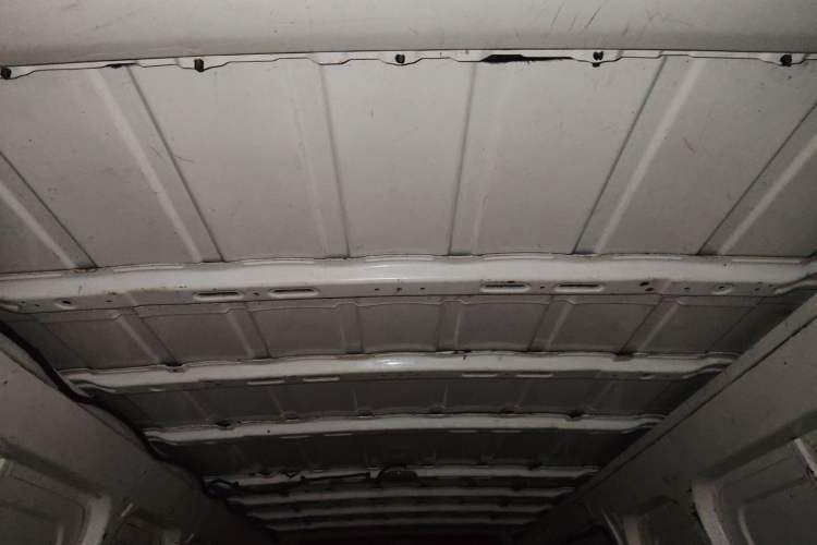 Used Farizon Xingxiang E6 2020 Van Model Low Roof 1365kg Payload Capacity Equipped with High-Capacity CATL Battery
